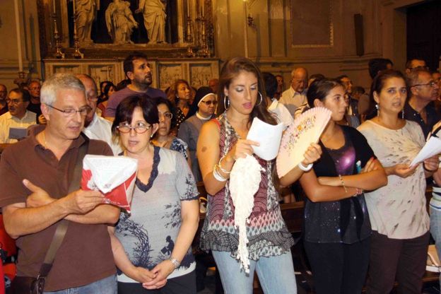 La citt&agrave; alla veglia per la pace <br />folla di fedeli in Cattedrale 
