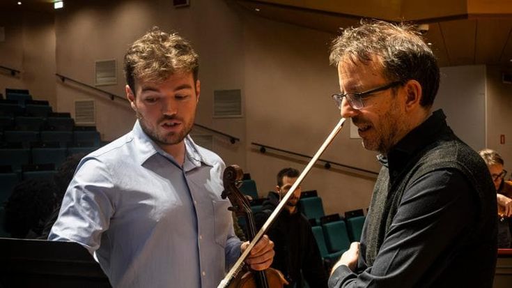 Del Corno: “La mia musica per esplorare con l’orchestra tutte le sfumature della viola”
