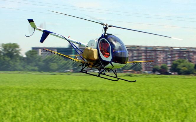 Milano, contro le zanzare entra in azione l'elicottero