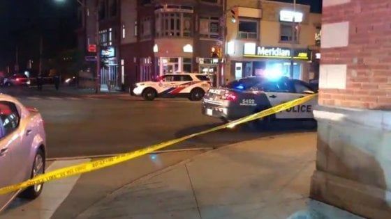 Toronto, tre morti e tredici feriti in una sparatoria