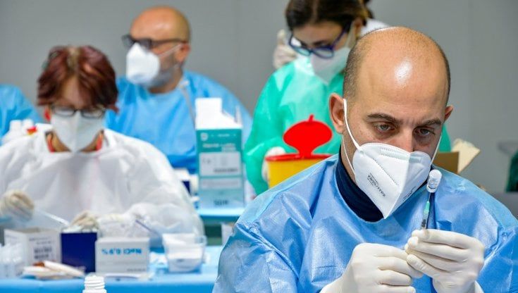 Napoli, vaccini anti Covid agli anziani: da domani mille al giorno 