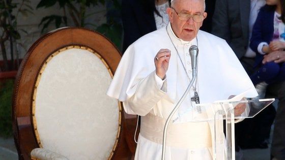 Il Papa a Loreto: "La famiglia fondata sul matrimonio tra uomo e donna è insostituibile"