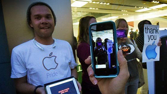 Apple-Fbi, chiesto sblocco di altri 9 iPhone oltre a quello del killer di San Bernardino