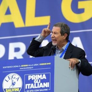 Musumeci attacca i suoi dipendenti: "L'80 per cento dei regionali si gratta la pancia"