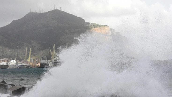 Fiumi in piena, alberi sulle carreggiate: il maltempo torna a flagellare la Sicilia