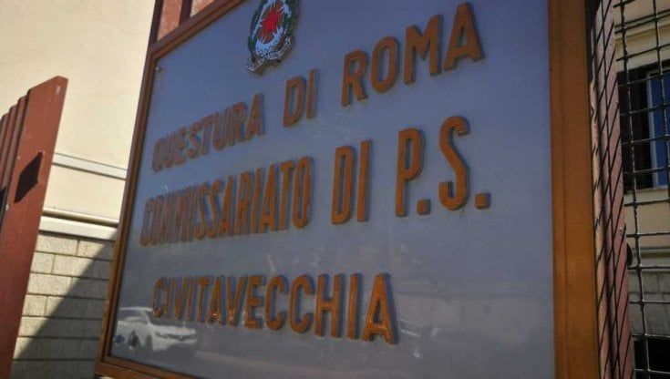 Molesta una ragazza sul treno, scappa e aggredisce i poliziotti. Arrestato