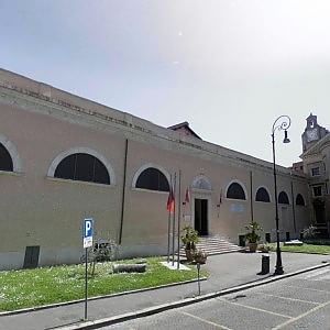 Il racket dei posteggiatori abusivi davanti al comando generale dei vigili