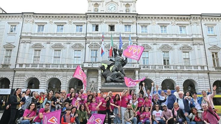 Figli di due madri, Torino festeggia la sentenza: “Finalmente diritti per le nostre famiglie”