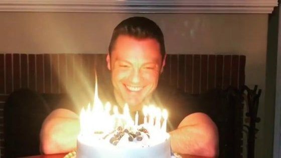 Tiziano Ferro rivela il titolo del nuovo album, arriva 'Accetto miracoli'
