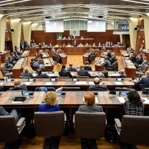 Regione, scricchiola il fronte no profughi: maggioranza si spacca su sanzioni all'accoglienza