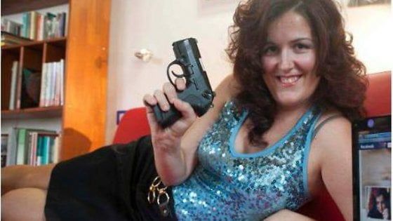 M5s, ecco Lady Colt. Candidata con 31 clic,  "Combatto le mafie di Oristano"