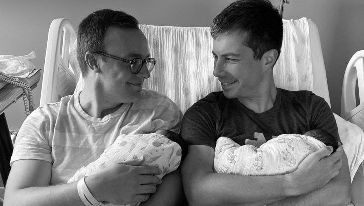 Stati Uniti, Pete Buttigieg e marito diventano papà di due bambini