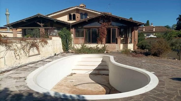 Ostia, occupata la villa sequestrata alla mafia. Doveva diventare un centro per le persone con gravi disabilità