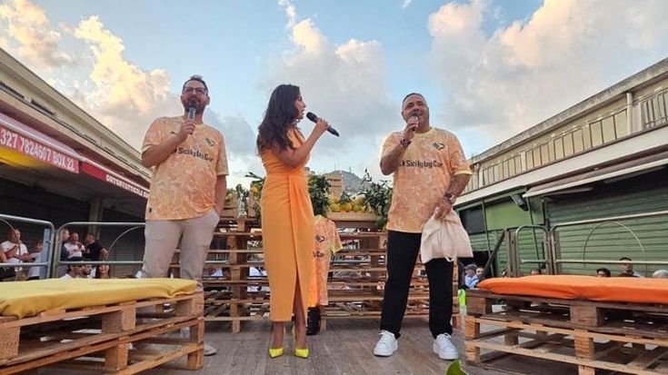 Al Mercato ortofrutticolo il Palermo presenta la nuova maglia. Con Fabrizio Miccoli