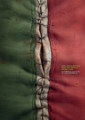 Mutilazioni genitali femminili in Europa, la campagna shock con le bandiere infibulate