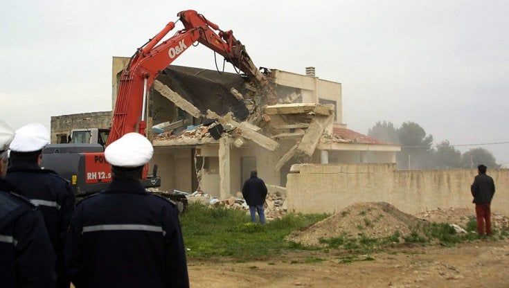 Nemmeno la pandemia ferma in Sicilia la febbre del cemento