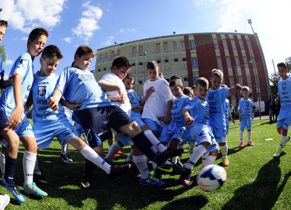 Scampia, campo dell'amicizia<br />inaugura il portiere Colombo