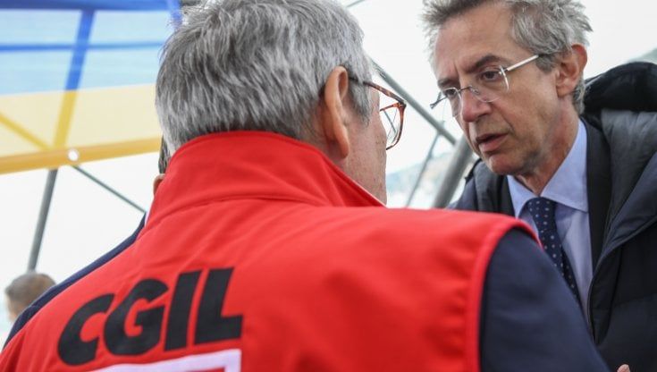 Teatro San Carlo, sciopero revocato: il sindaco convoca per martedì i sindacati