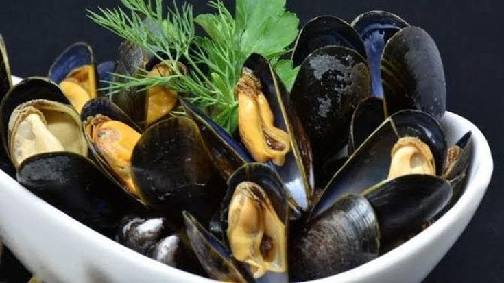 Trieste’s “pedoci”: mussels the traditional way