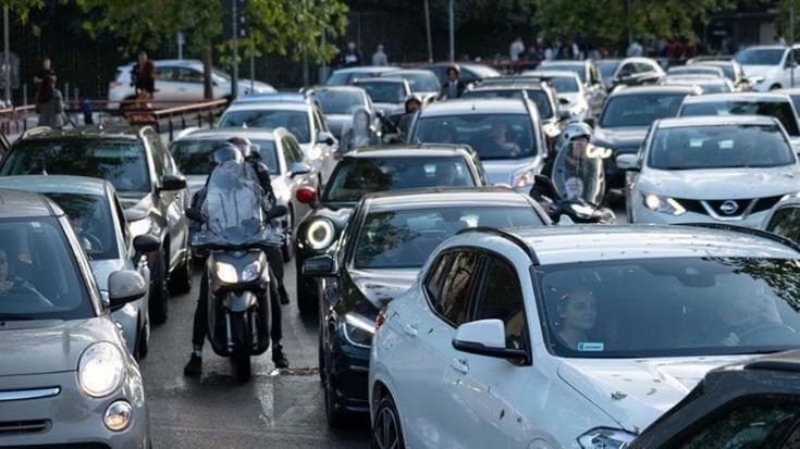 Usato, la voglia matta: a febbraio nuovo balzo dei passaggi di proprietà. Ecco perché