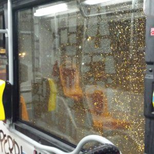 Baby gang, sassaiola contro un bus a Barra