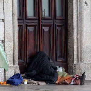Genova, clochard accolti anche di giorno, parchi e giardini aperti