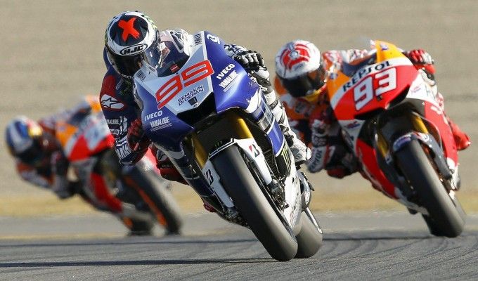 MotoGp, Lorenzo ci crede: "Nulla da perdere a Valencia". Rossi: "Pronto ad aiutarlo"