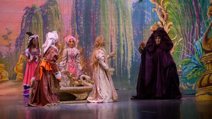 La Bella addormentata con 150 marionette per una favola magica