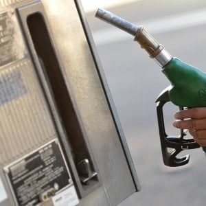 Benzina e gasolio, un weekend col pieno a 100 euro