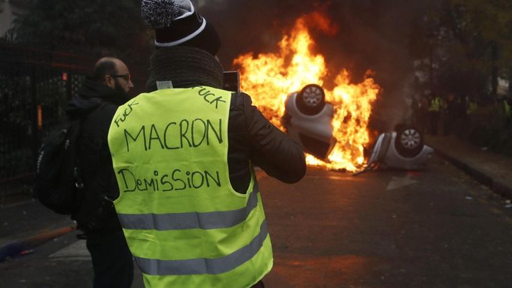 Social, molotov e gilet gialli: anatomia della nuova insurrezione francese