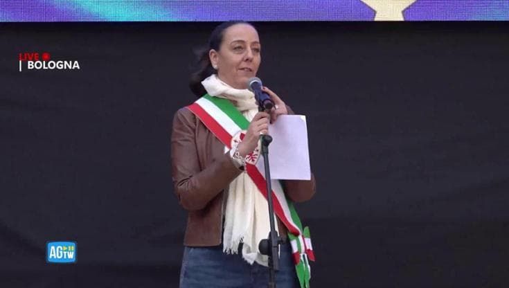 Una piazza per l'Europa a Bologna, la sindaca di Firenze: "La nostra Unione non è quella dei muri"