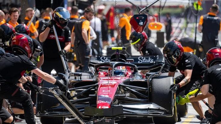 F1, Hamilton in pole position nel Gp di Budapest 2023: Verstappen secondo per tre millesimi, Leclerc sesto