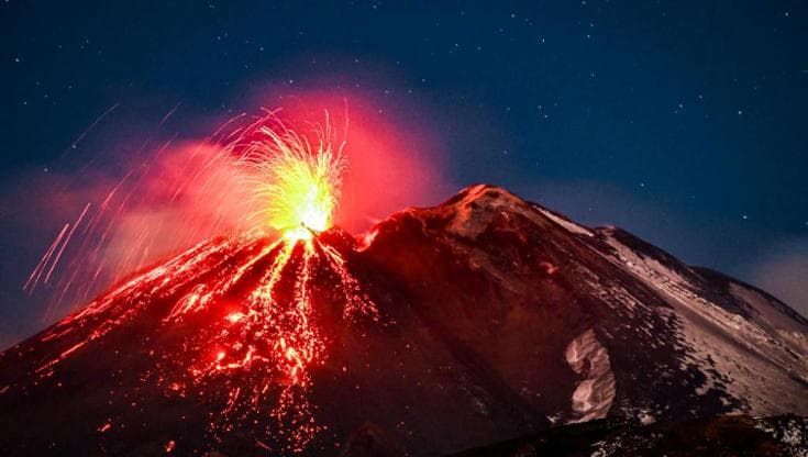 Etna, allerta arancione ma niente cenere sull’aeroporto