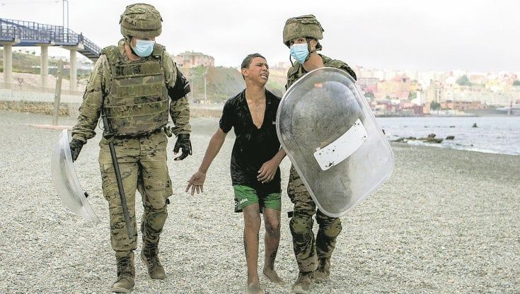 Italia e Tunisia: “Rimpatri rapidi”. Intesa con la Ue contro gli sbarchi