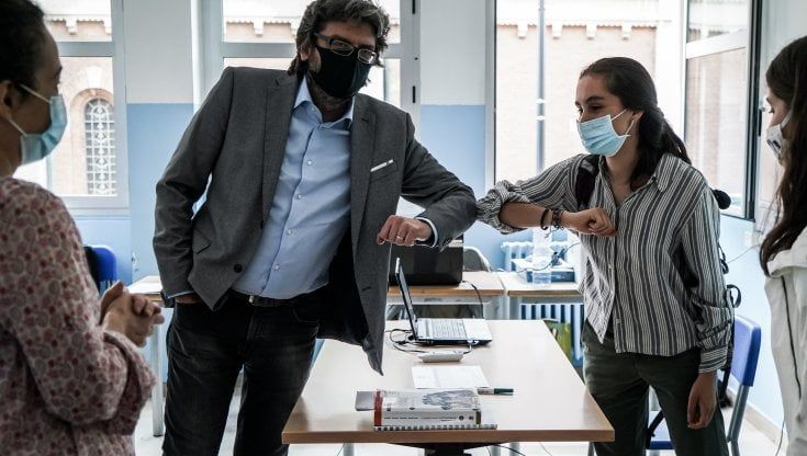 Vaccini, mascherine e genitori all'esame: domande e risposte sulle regole per la maturità