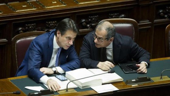 Tria: "Nostra economia vicina allo zero". Stoccata sulle banche: "Attaccarle mina l'interesse nazionale"