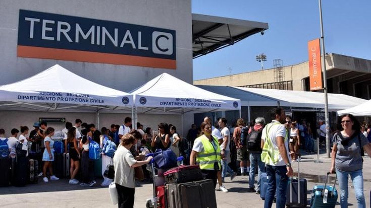 Incendio all’aeroporto di Catania, il sindaco chiede le dimissioni dei vertici Sac: “Gravi inadempienze”. Si allarga lo scontro nel centrodestra siciliano