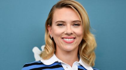 Venezia 76, Scarlett Johansson, una pin-up alla Mostra: è protagonista di 'Marriage Story' 