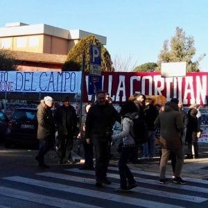 Roma, sit-in a Villa Gordiani: "Riqualificare e non smantellare il campo di calcio" 