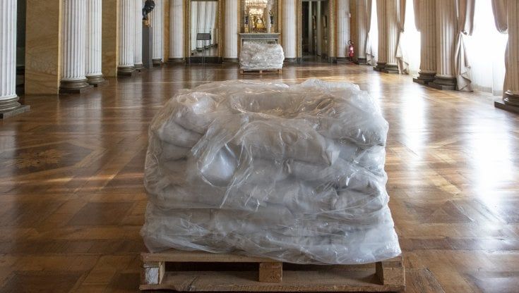 Lullaby di Cattelan e il Quarto Stato: alla Gam dialogo aperto tra i volti del ’900