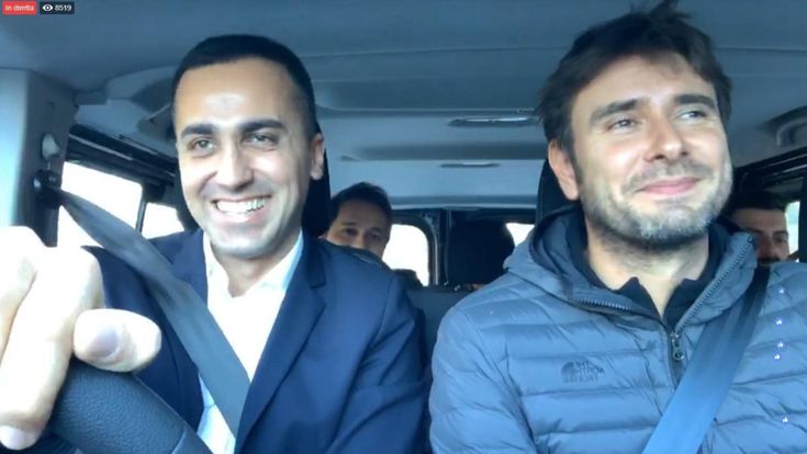 M5S, La strategia di Di Maio e Di Battista per creare il "nemico" Macron