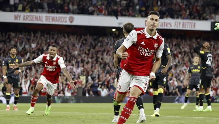 Premier, Martinelli lascia in testa l'Arsenal. Tripletta di Haaland, il City ne fa 6