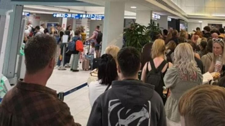 Voli, aeroporti e compagnie a Piantedosi: “Sospendere nuovo sistema controllo passaporti”