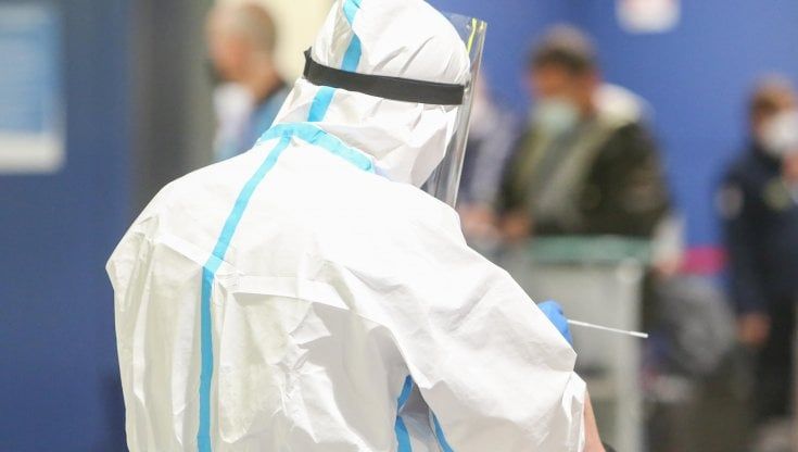 Coronavirus, i nuovi positivi sono 2.155 (72 a Parma). Ricoveri ancora in rialzo