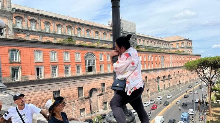 Protesta a Napoli per reddito di cittadinanza, bloccata la galleria: traffico in tilt