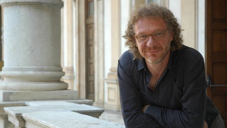 Proteste per i vaccini: "La gente ha ragione, attesa e incertezza generano ansia"