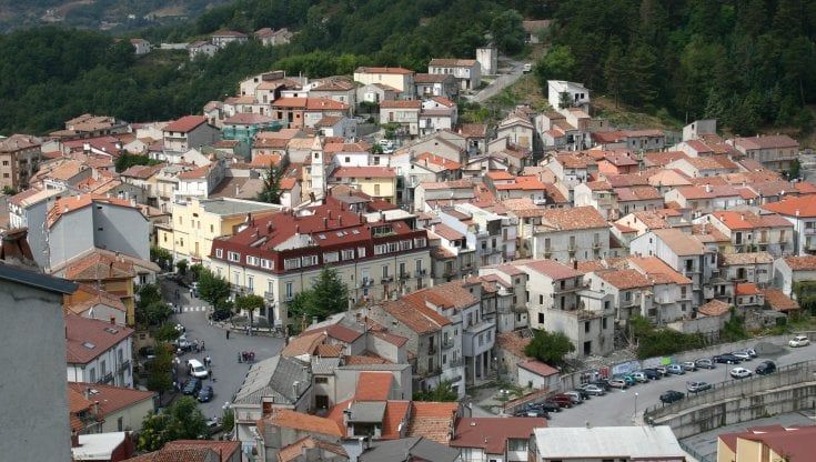 Potenza, “smart working in sicurezza”: a Latronico sindaco offre il suo paese 