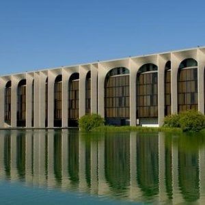 Mondadori cede Bompiani dopo la fusione con Rizzoli. Compra Giunti per 16,5 milioni