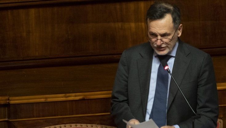 Il meloniano Balboni insiste: "Il Pd ha aperto una voragine alla mafia". Furia dem: "Insinuazioni gravissime". Poi la rettifica