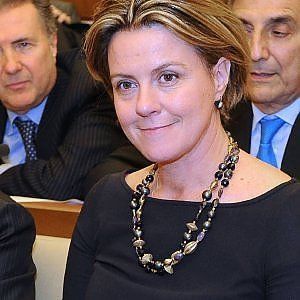 Lorenzin: "Da Nichi una scelta forte ma è un atto di crudeltà negare ai bimbi la madre"